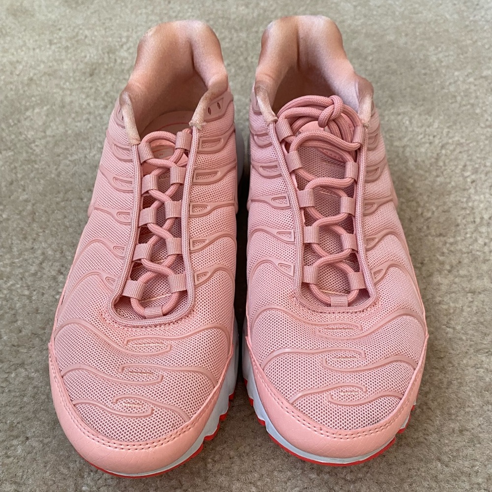 Nike Air Max Plus SE Size 8 Womens Coral Stardust 862201-601